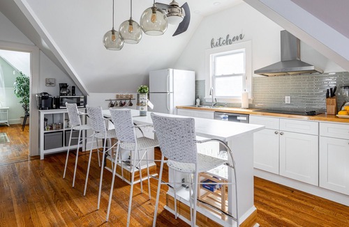 West End - West Side House | Classic Deluxe 5BR 2Baths w/ backyard