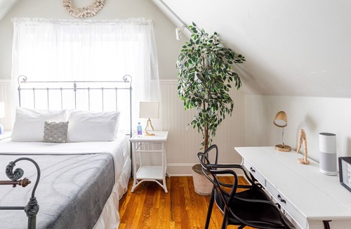 West End - West Side House | Classic Deluxe 5BR 2Baths w/ backyard