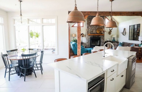 White Hall Bed & Breakfast | Classic Deluxe Room at The Inn at Stinson Vineyards