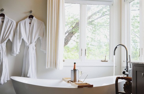 White Hall Bed & Breakfast | Classic Deluxe Room at The Inn at Stinson Vineyards
