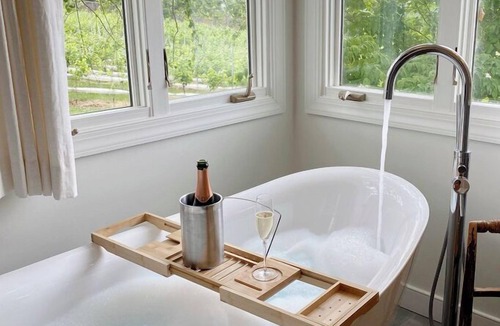 White Hall Bed & Breakfast | Classic Deluxe Room at The Inn at Stinson Vineyards