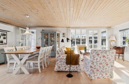 Grena Strand House | Classic Holiday Home Near Beach And Nature