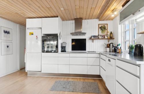 Grena Strand House | Classic Holiday Home Near Beach And Nature