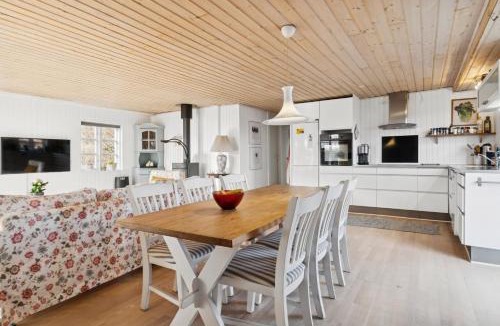 Grena Strand House | Classic Holiday Home Near Beach And Nature