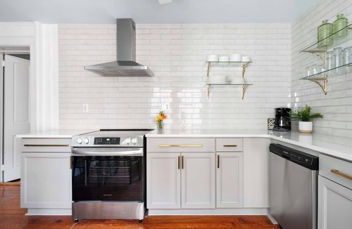 Charleston Historic District House | Classic Home - 5 Star Location - Historic District