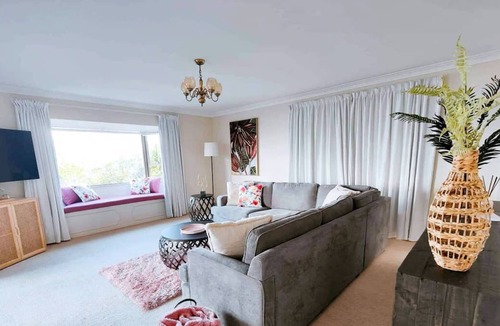 Acacia Bay House | Classic Home - Stunning Lake Views!