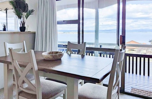 Acacia Bay House | Classic Home - Stunning Lake Views!