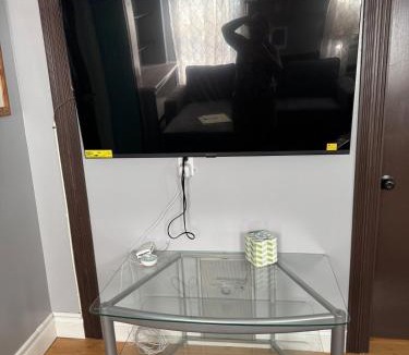 Schenectady Apartment | Classic king and queen suite