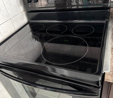 Schenectady Apartment | Classic king and queen suite