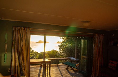 Whananaki North House | Classic Kiwi Bach – Moureeses Bay