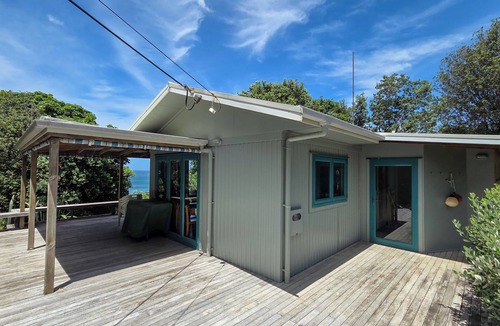 Whananaki North House | Classic Kiwi Bach – Moureeses Bay