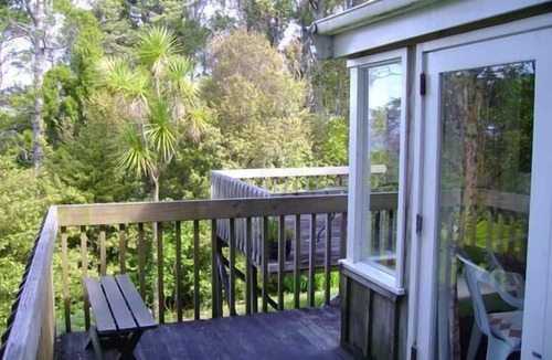 Leigh House | Classic Kiwiana bach