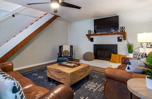 Louisville House | Classic Lake House - Lakefront w/ Fire Pit, & Dock!
