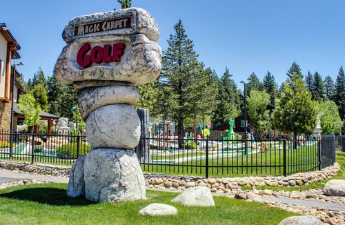 Ridgewood Ski Chalet | Classic, Lake Tahoe Cabin on Double Lot with WiFi & Fireplace