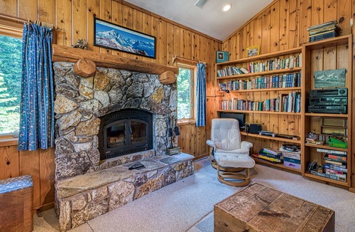 Ridgewood Ski Chalet | Classic, Lake Tahoe Cabin on Double Lot with WiFi & Fireplace