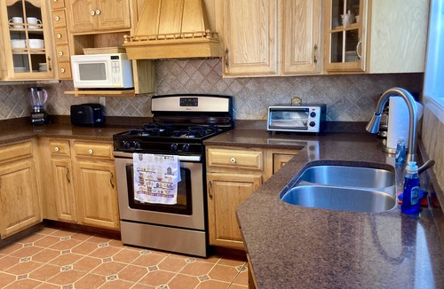Solon Mills House | Classic Lakehouse! BOOK NOW! Perfect for the HOLIDAYS!