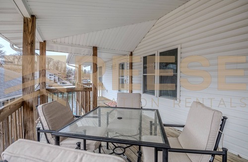 Lake Ozark House | Classic Lakeside Home