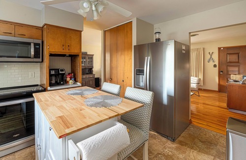Wolf Creek House | Classic Lakeside Vacation Sleeps 9