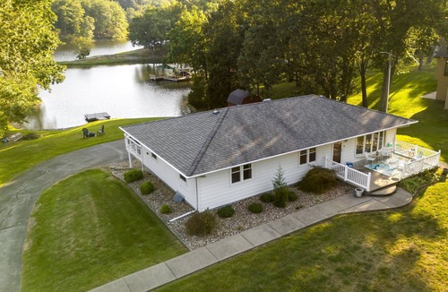 Wolf Creek House | Classic Lakeside Vacation Sleeps 9
