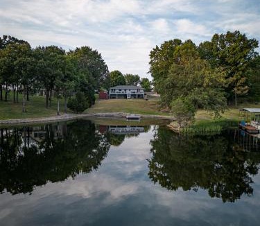Wolf Creek House | Classic Lakeside Vacation Sleeps 9