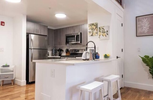 East Orange Apartment | Classic Loft King Bed 30 min NYC