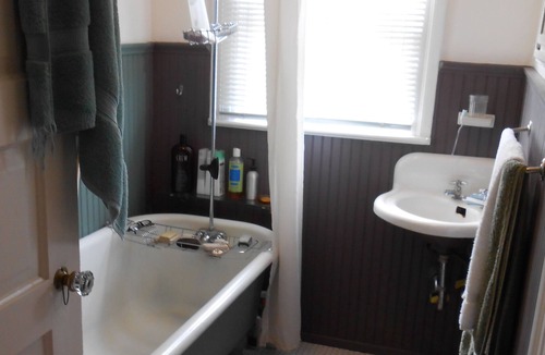 Harrison/Denny-Blaine House | Classic Madrona 2 Bed 2 Bath ‘7 month’ lease