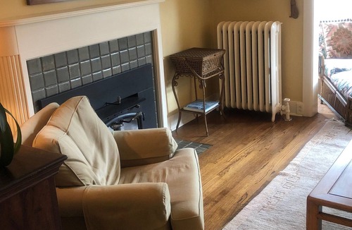 Harrison/Denny-Blaine House | Classic Madrona 2 Bed 2 Bath ‘7 month’ lease