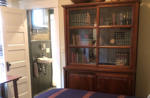 Harrison/Denny-Blaine House | Classic Madrona 2 Bed 2 Bath ‘7 month’ lease