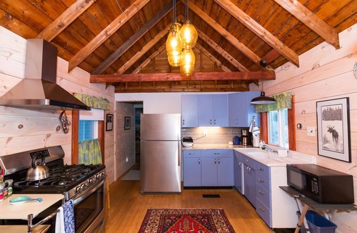 Bethel Cottage | Classic Maine Waterfront Cottage