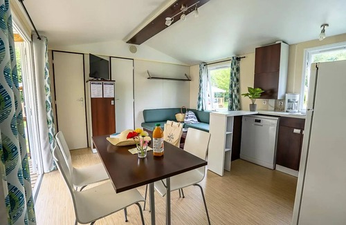 Champagney House | Classic Mobile Home - 2 Bedrooms, Sleeps 4