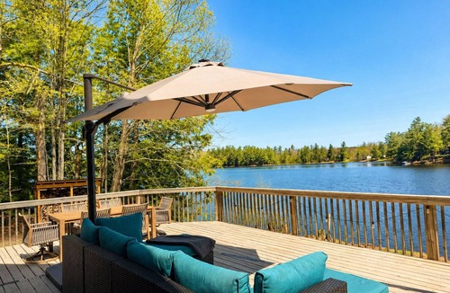 Bala Cottage | Classic Muskoka Getaway - Hot Tub, Private Beach, Firepit & View!