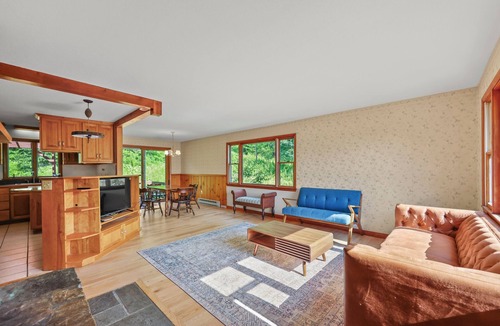 Richmond House | Classic New England 4-bedroom house with Yukon Ridge trail access