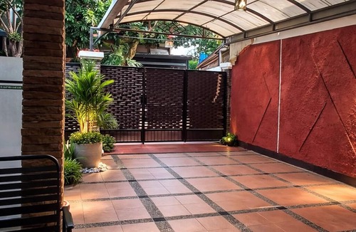Bandung House | Classic North Bandung Family Home, Sleeps 10 & 3 Parking + Rooftop Gazebo