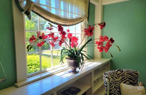 Cape Neddick House | Classic oceanview cottage