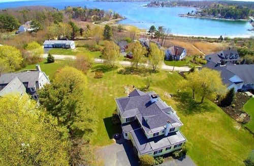 Cape Neddick House | Classic oceanview cottage