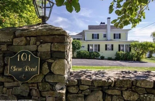 Cape Neddick House | Classic oceanview cottage