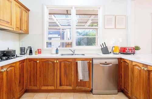 Bentleigh Condo | Classic Patterson Charm with Modern Comfort