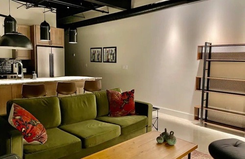 Benton Harbor Apartment | Classic Pied a Terre
