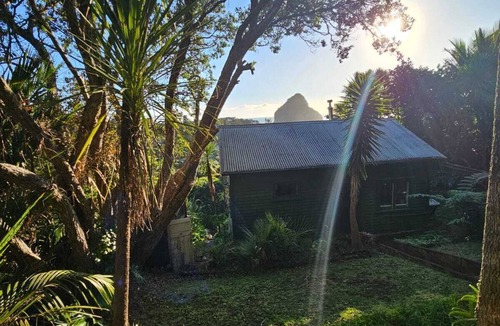 Piha Cottage | Classic Piha Bach - Seaview Road