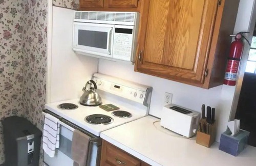 Lake Harmony Cottage | Classic Pocono Mountain Cottage in Split Rock