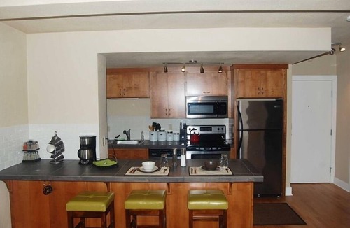 Alphabet Historic District Condo | Classic Portland Pearl District Condo