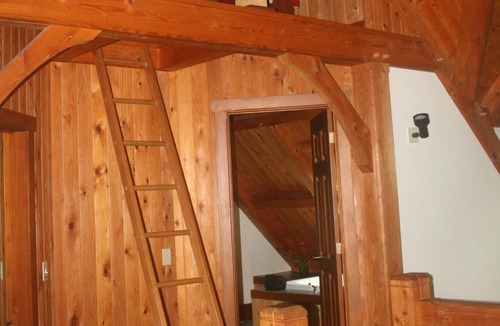 Waterbury House | Classic Post & Beam w/ Hot Tub, Sauna, & More!