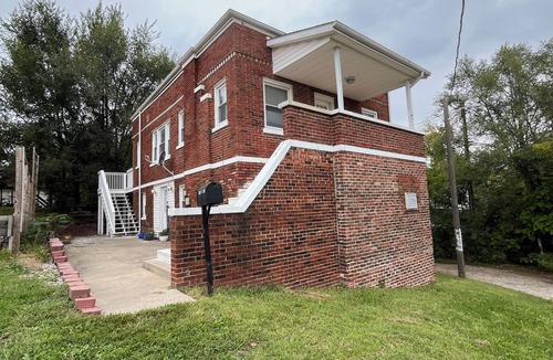Milan House | Classic Red Brick Getaway