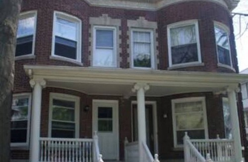 Hyde Park Apartment | Classic Rowhouse Den at U of Chicago