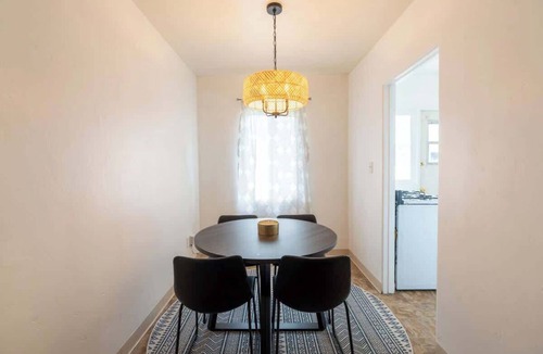 North Pacific Beach Apartment | Classic San Diego Getaway: Walk to The Beach