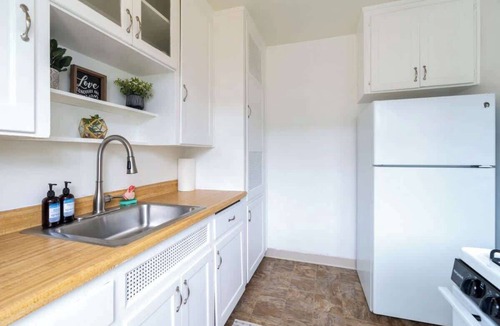 North Pacific Beach Apartment | Classic San Diego Getaway: Walk to The Beach