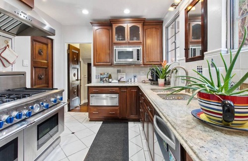 View Park-Windsor Hills House | Classic Spanish Art Deco House with Stunning Views