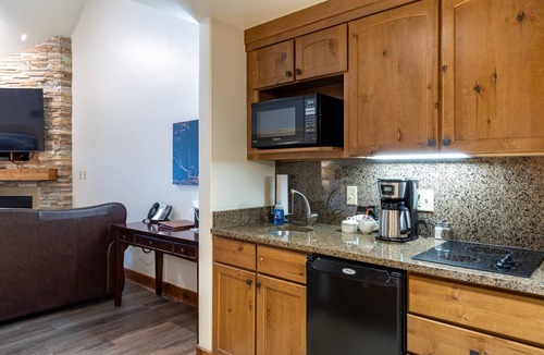 Tamarack Condo | Classic Studio in Osprey Meadows with Fireplace