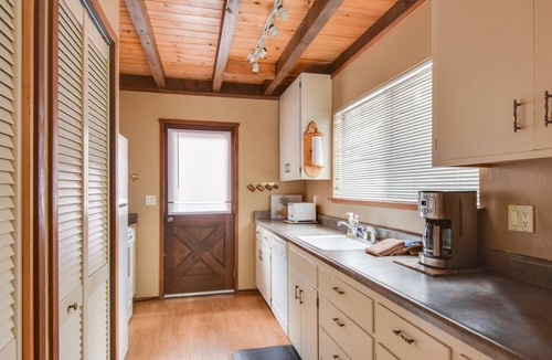 Carnelian Bay Cottage | Classic Tahoe Cottage - 1/2 Mile to Beach, Dogs Ok