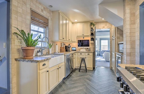 Teaneck House | Classic Teaneck Colonial Home with A Modern Touch